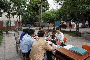 廣豐中學黨員服務直通車進社區(qū)開展教育咨詢活動