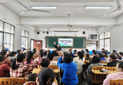 新邵縣家庭教育指導服務“向陽花”行動公益講座走進龍溪鋪鎮，點亮鄉村家庭教育之光